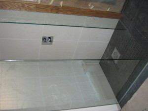 Klaasist duššikabiini seinad